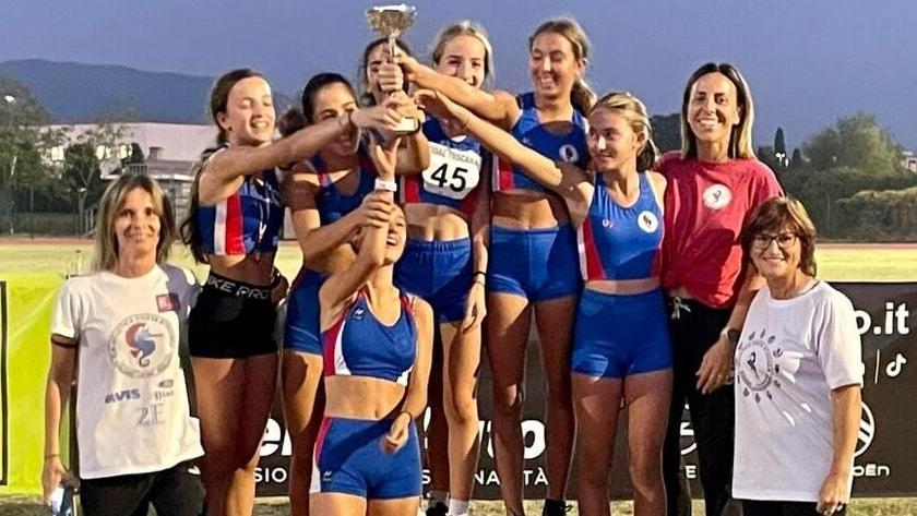 Le Ragazze del circolo Atletica Costa Etrusca alzano il trofeo di società tra le province