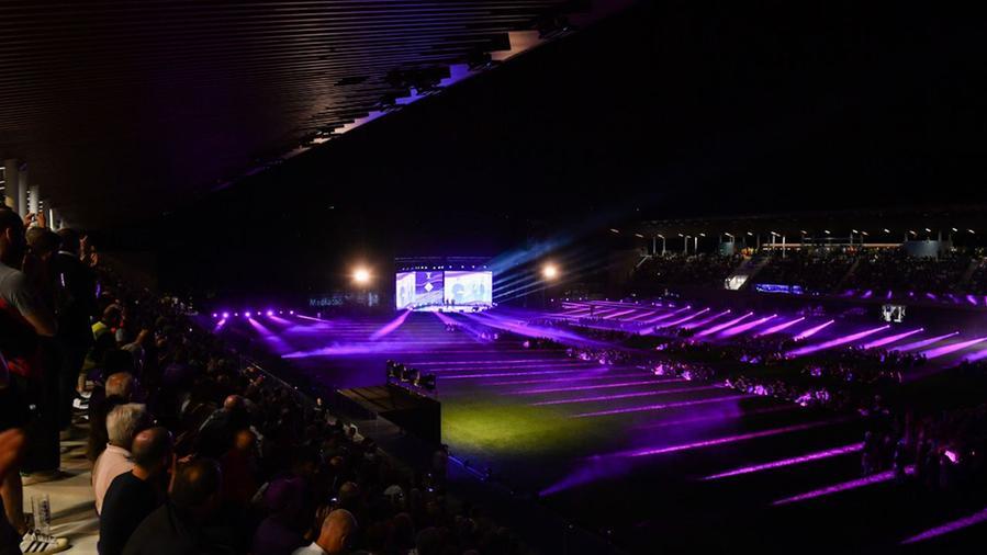 Il gioco di luci che ha accompagnato l'inaugurazione del Viola Park 