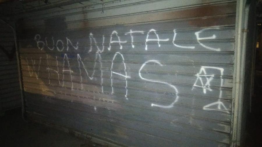 
	La scritta "W Hamas"

