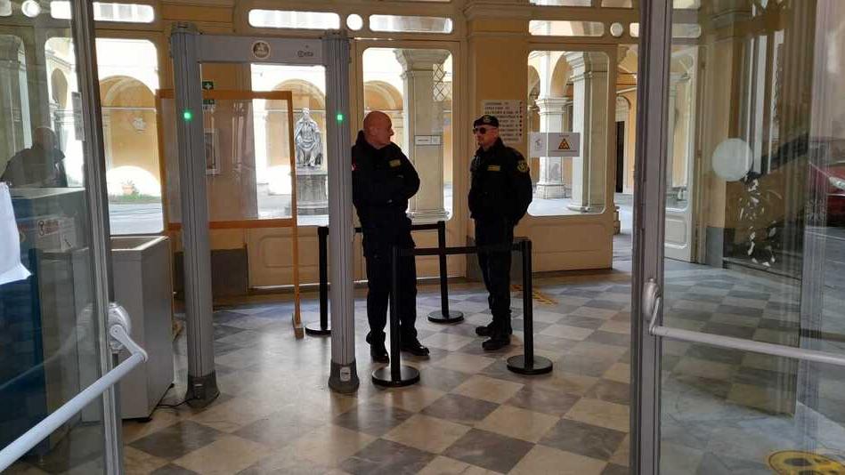 Livorno, sindacalista finisce sotto processo: «Ha picchiato la moglie col monopattino»