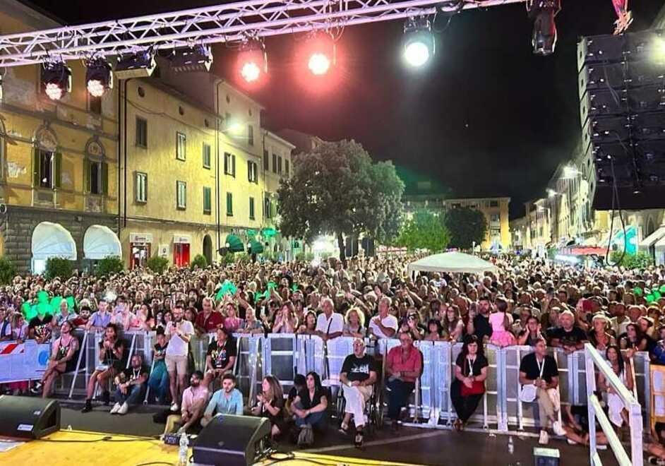 Pontedera, il Comune svela la festa di Halloween: lo “scherzetto” spacca il commercio
