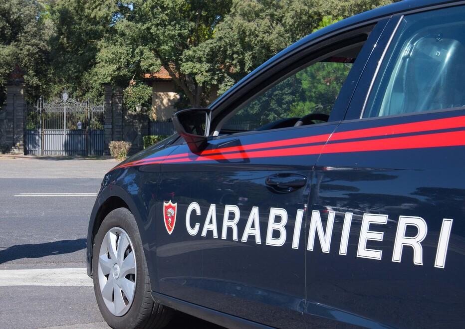 Lastra a Signa, baby rapinatori in agguato sul bus: passeggero picchiato e derubato