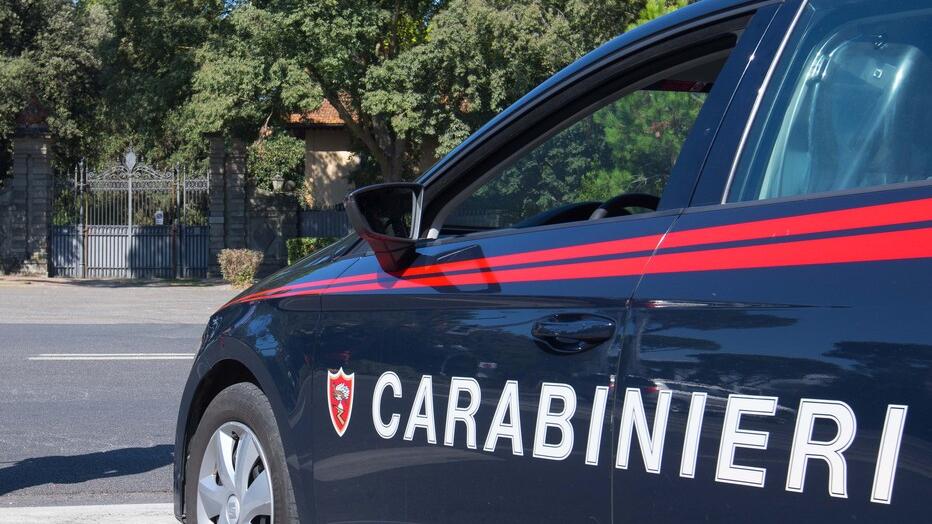 Lastra a Signa, baby rapinatori in agguato sul bus: passeggero picchiato e derubato