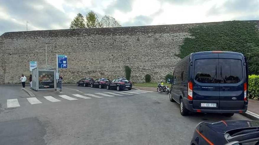 Prato, il bastione trasformato in un supermarket della droga: trovati 5 chili di marijuana