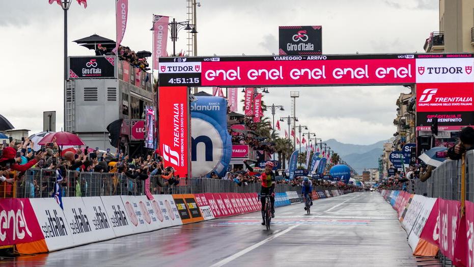 Giro d’Italia, una tappa partirà da Viareggio: attesa per la conferma ufficiale