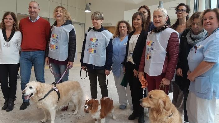 Pistoia, i cani a Pediatria: “pet relax” per i bimbi ricoverati