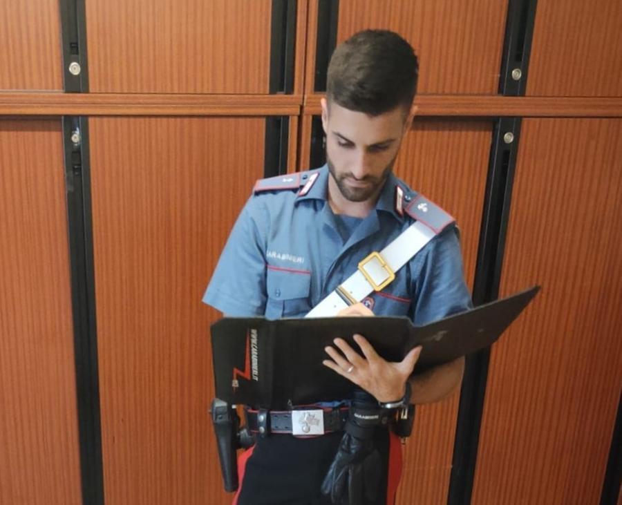 Minacce al vicino di casa, denunciati padre e figlia