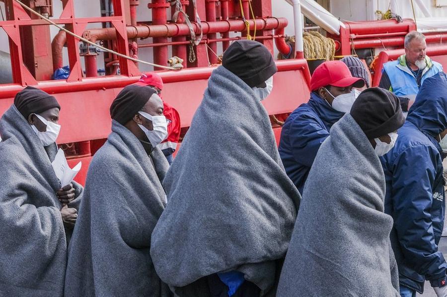 Modena, altri 40 migranti in arrivo da Bologna: Muzzarelli non ci sta e attacca Piantedosi