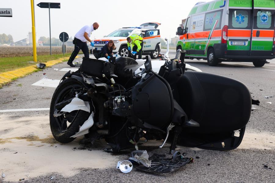 Scontro tra auto e scooter, ferrarese muore a Canaro