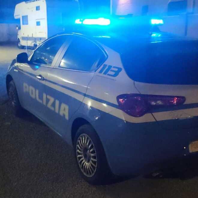 Alla guida di un’auto rubata in via Emilia a soli 17 anni