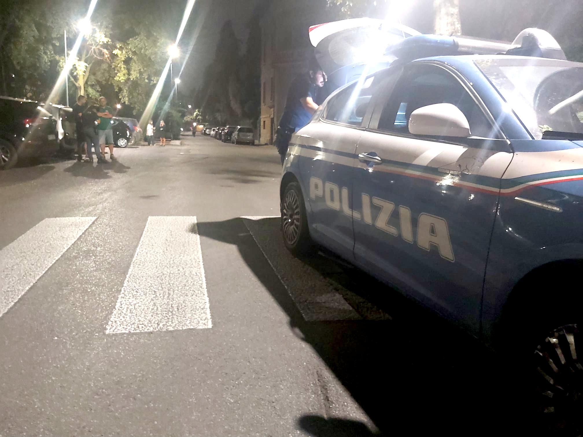 Modena. Scontro tra bande in via Malmusi: sassi, bottiglie e coltellate. Tre i feriti
