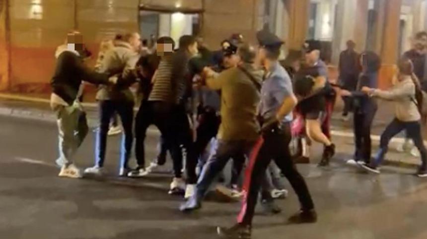 Livorno, caos dopo la manifestazione per Israele con rissa dietro al Duomo: denunciati in tre – Video