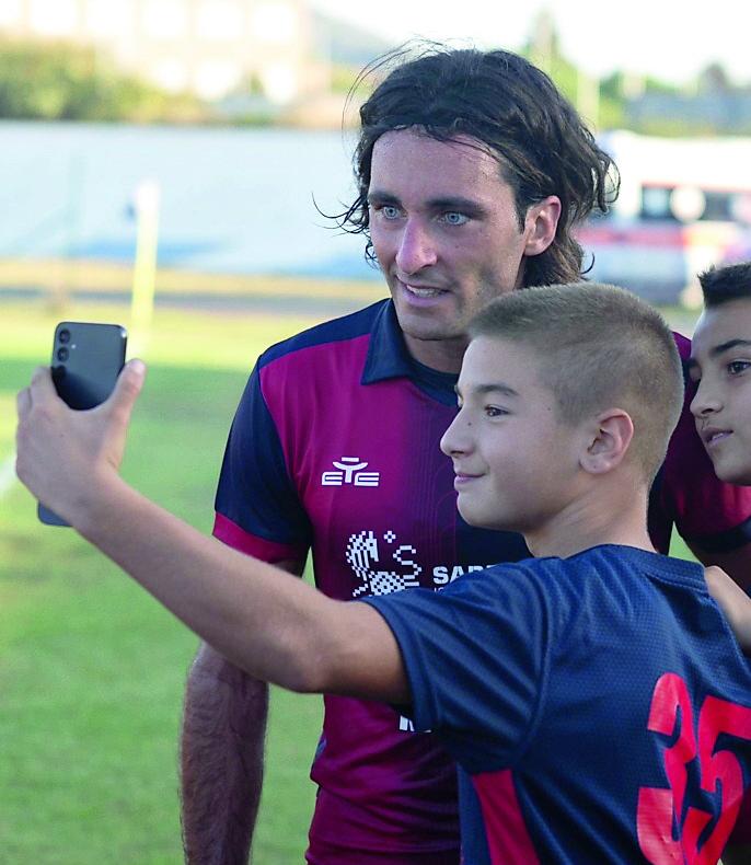 Quattro gol e applausi, il Cagliari a Carbonia fa il pieno di fiducia 