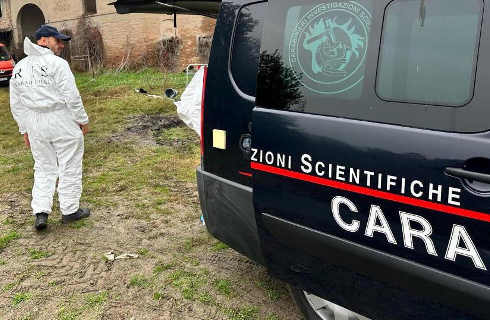 Un carabiniere delle investigazioni scientifiche: è il reparto intervenuto all’Elba per i rilievi insieme ai colleghi della Compagnia e del nucleo investigativo di Livorno (foto d’archivio)