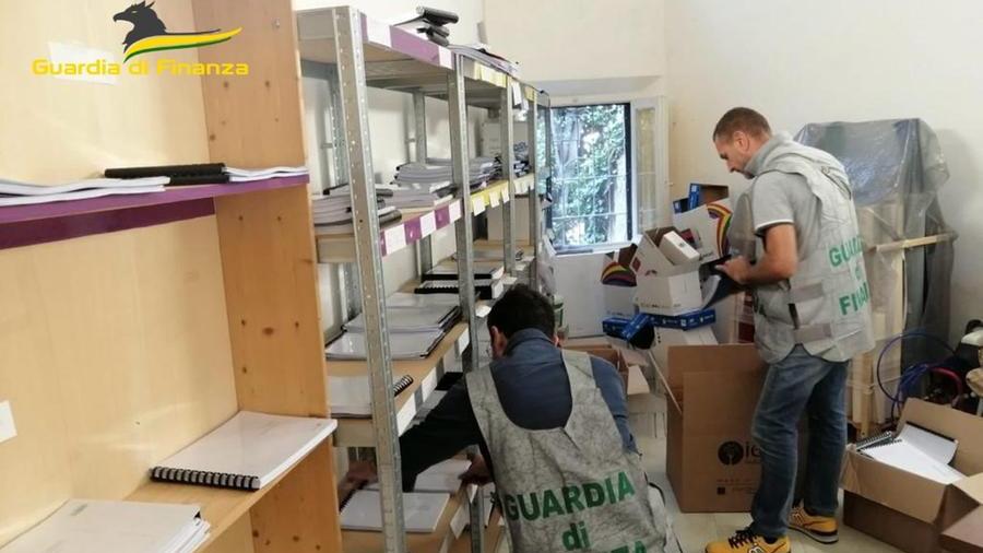 Pisa, copisterie vendevano libri fotocopiati: tre denunciati