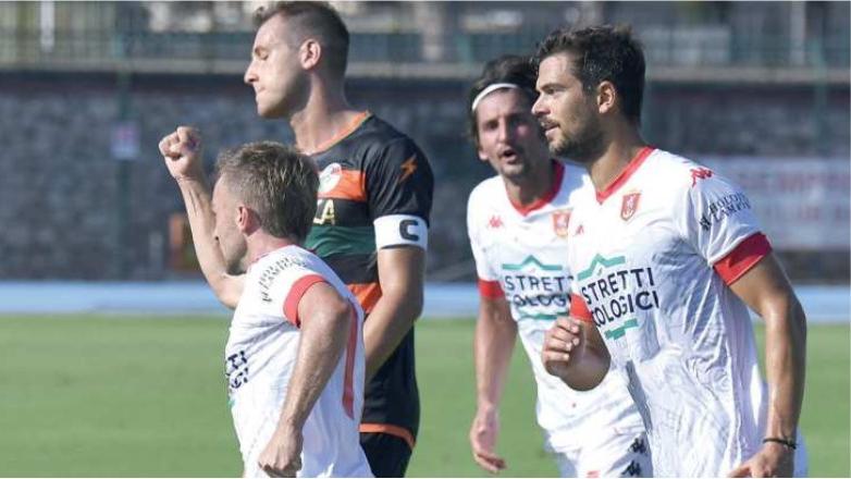 In foto Agenzia Bf l’esultanza dei biancorossi col Cenaia