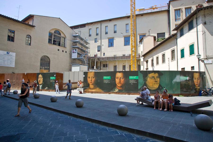 
	Il cantiere in piazza del Grano dove doveva&nbsp;sorgere la pensilina di Isozaki

