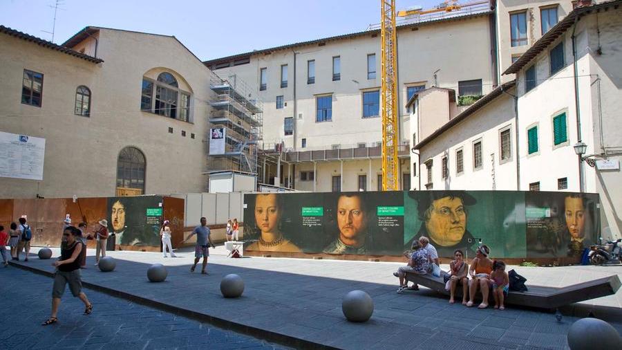 Il cantiere in piazza del Grano dove doveva sorgere la pensilina di Isozaki