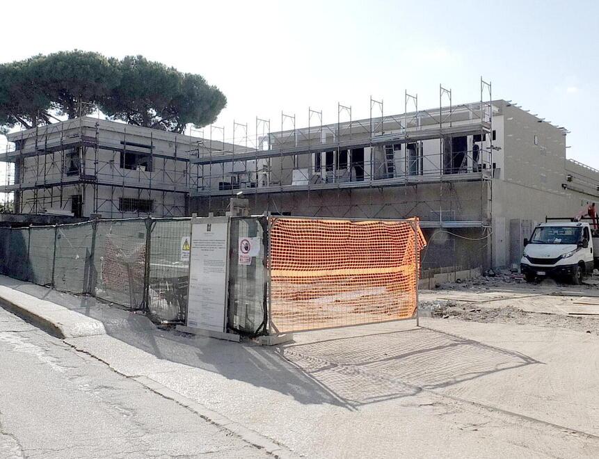 Il cantiere in corso per la costruzione del supermercato