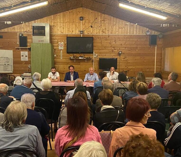 Un momento dell'assemblea cal circolo Arci San Felice