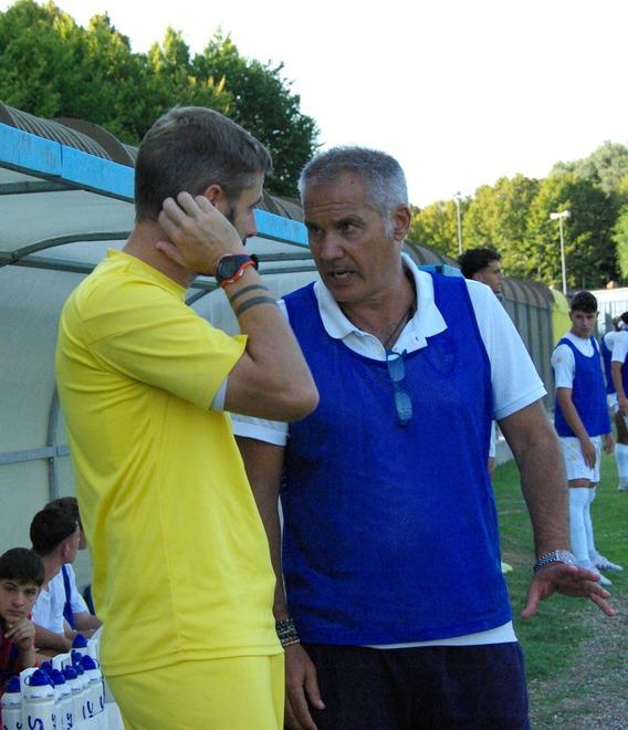 Il tecnico Novelli durante una partita: col suo arrivo la squadra sembra aver trovato finalmente il proprio equilibrio