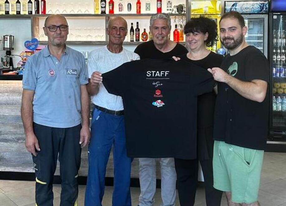 Dal caffè ai ricambi auto: nasce a Nugola il mini centro servizi con le tartine di Tassara<br>
