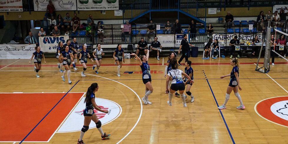 La squadra del Vp Volley esulta al termine della partita