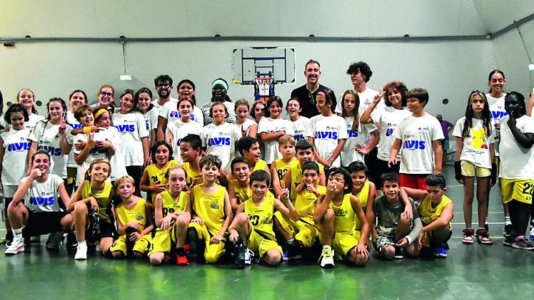 Foto di gruppo per la sfida tra Giovanissime e Aquilotti Big