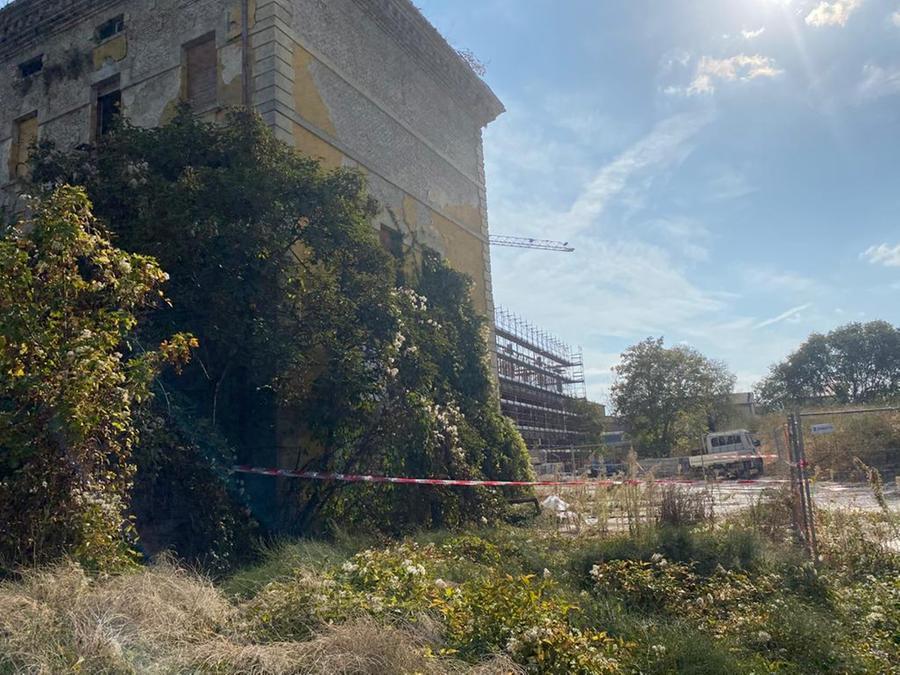 Trovato un cadavere in un casolare abbandonato vicino alla stazione