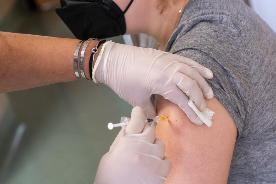 Vaccino, parte la campagna per antinfluenzale, antiCovid e antipneumococcica