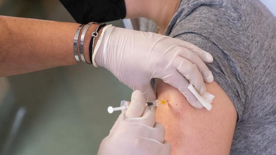 Vaccino, parte la campagna per antinfluenzale, antiCovid e antipneumococcica