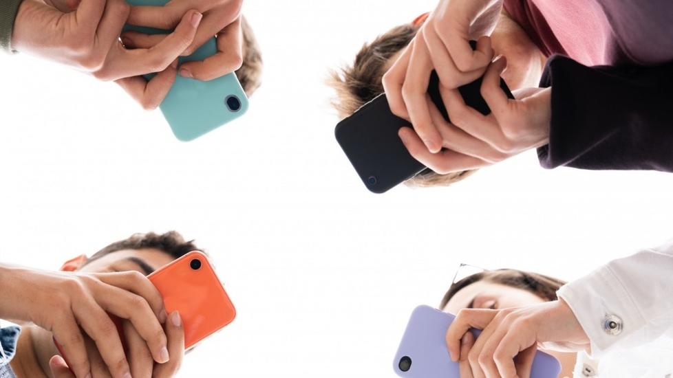 Morire di social, lo psicologo: «Avremo ragazzi bravissimi nell’uso delle tecnologie, ma meno empatici»