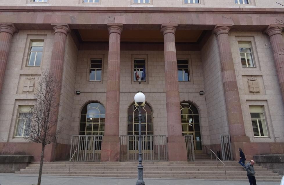 Sassari, urtata da un’auto cadde e morì: assolto psicologo alla guida