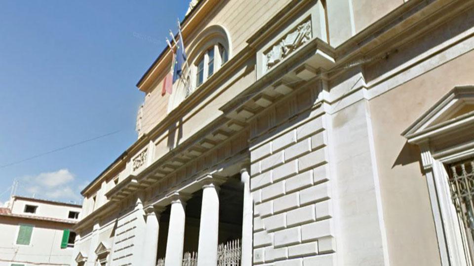Pisa, si impicca in azienda: contestata alla moglie l’istigazione al suicidio