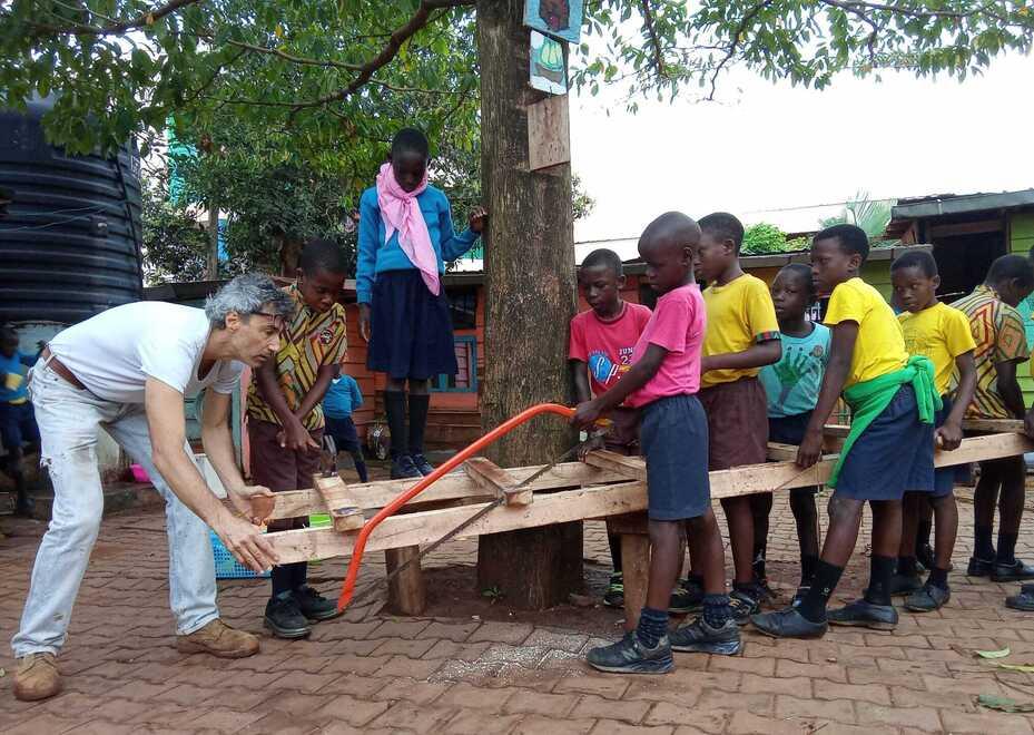 Il sassarese Roberto Schirru: «Non credo nella Chiesa: tenermi stretto il battesimo sarebbe solo ipocrisia»