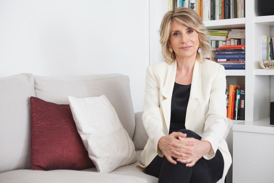Tiziana Ferrario: «Sento troppe fake news e partigianeria. Io scelgo Enrico Mentana e i media stranieri»