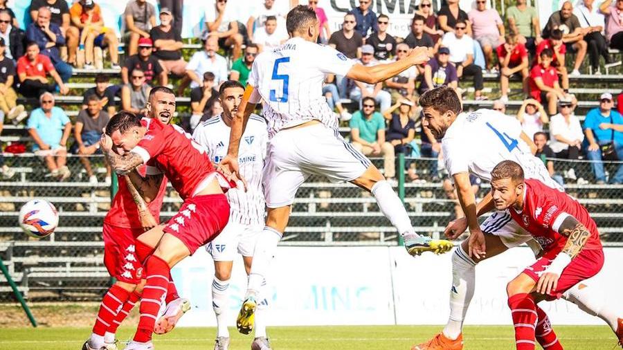 Un'azione del match