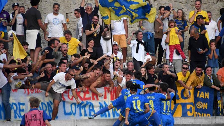 Carrarese, vittoria in pieno recupero contro l’Ancona