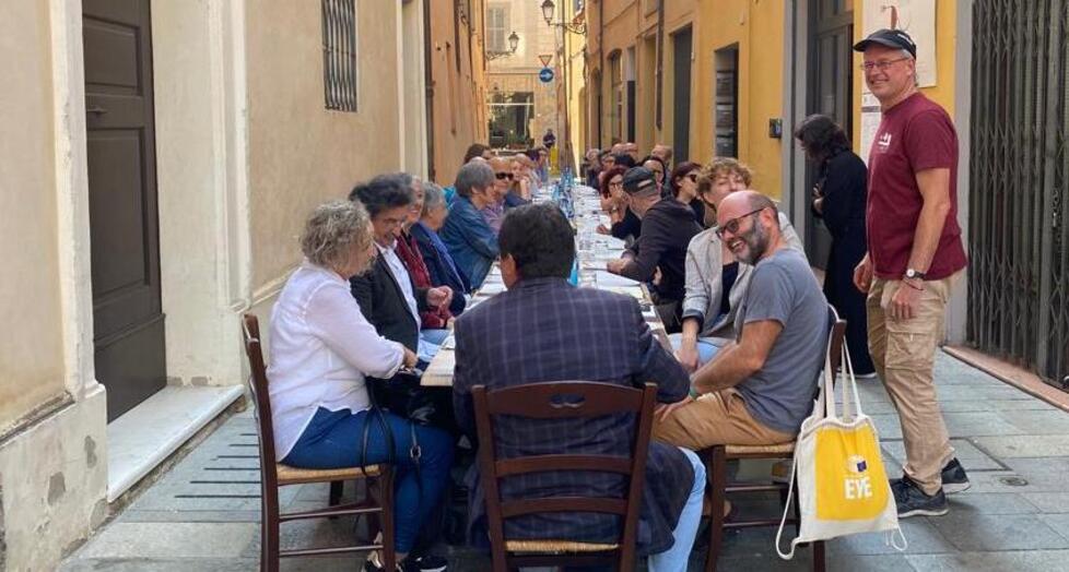 Conferenza e pranzo nella sinagoga blindata: «Addolorati per i civili»<br type="_moz" />
