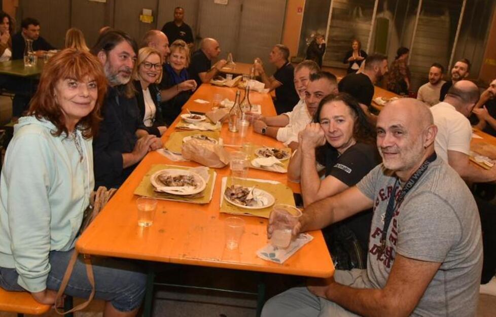 Musica e ricordi fino all’alba con 850 persone alla festa per i trent’anni del Fuori Orario