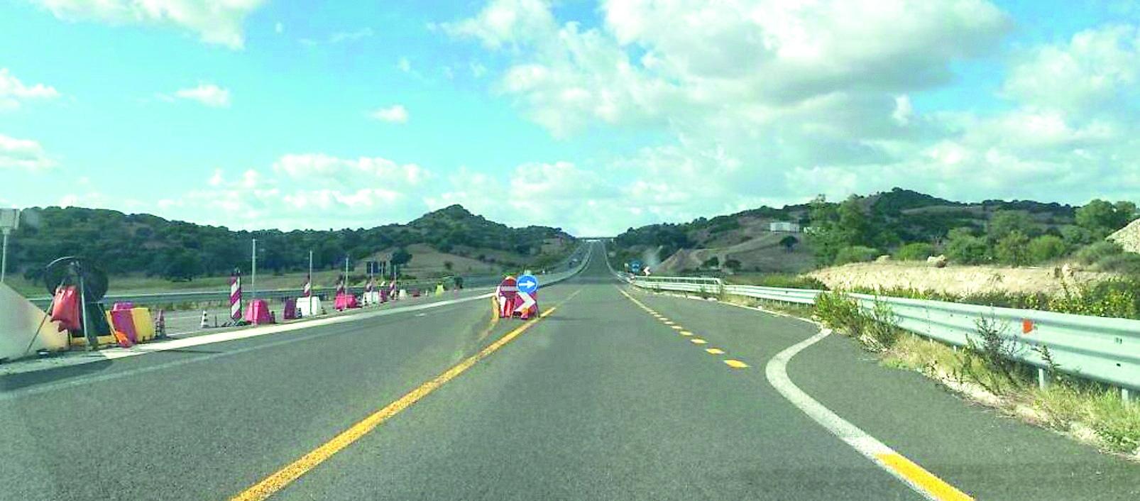 Strisce gialle e rotatorie, la strada Sassari-Olbia è ancora l'eterna incompiuta 