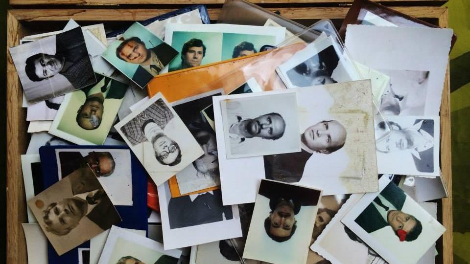 Ex Reggiane, le fototessere diventano street-art