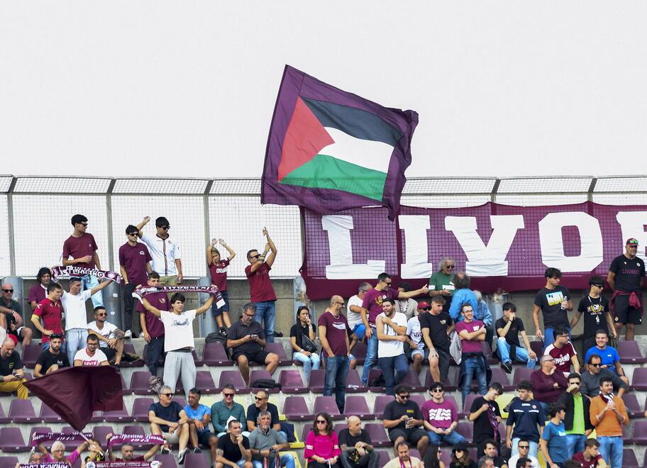 Ultras contro Esciua e Mosseri: «Il Livorno non è cosa loro». La replica del presidente