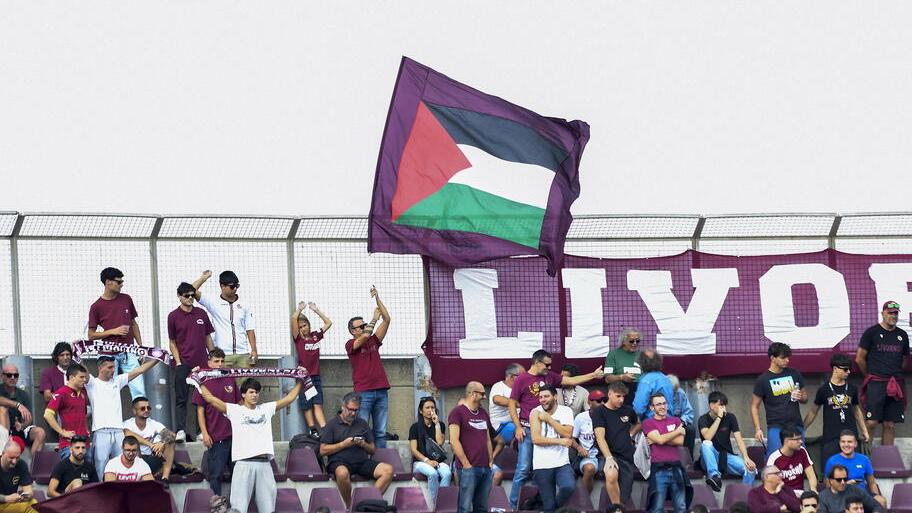 Ultras contro Esciua e Mosseri: «Il Livorno non è cosa loro». La replica del presidente