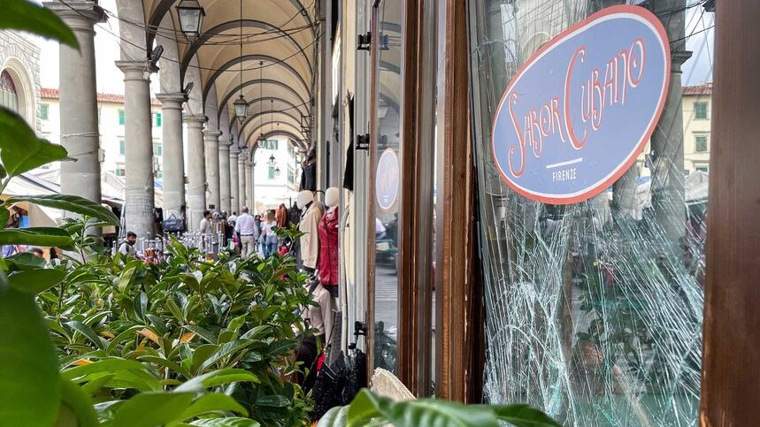 Firenze, ancora spaccate e furti nei negozi: c’è chi pensa alla vigilanza privata. Gli ultimi colpi