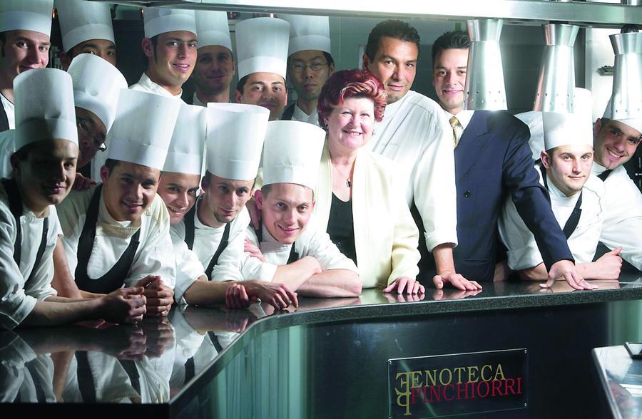 
	Annie Feolde e lo staff dell'enoteca Pinchiorri

