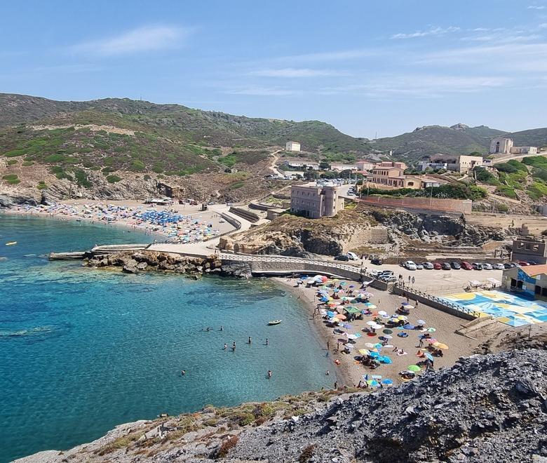 Raid e saccheggi nel vecchio ostello all’Argentiera: 90mila euro i danni 