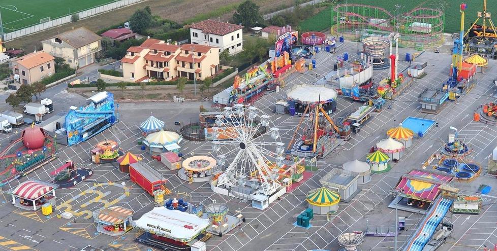 Pontedera, tra i cittadini è allarme per le botte tra le giostre: “colletta” per potenziare la vigilanza