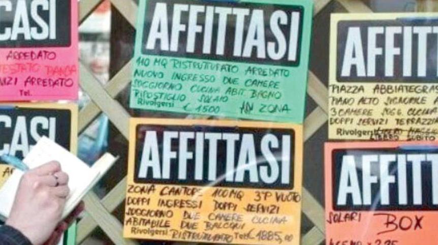 Grosseto, il dramma di una coppia con un figlio: «Dobbiamo lasciare casa e nessuno vuole darci un affitto»