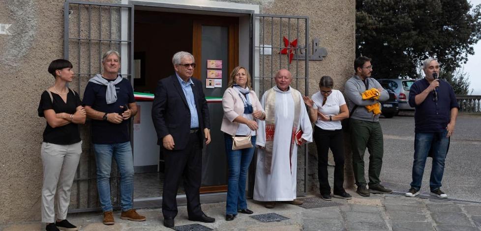 Il taglio del nastro del circolo Arci “Belvedere” di Santo Pietro